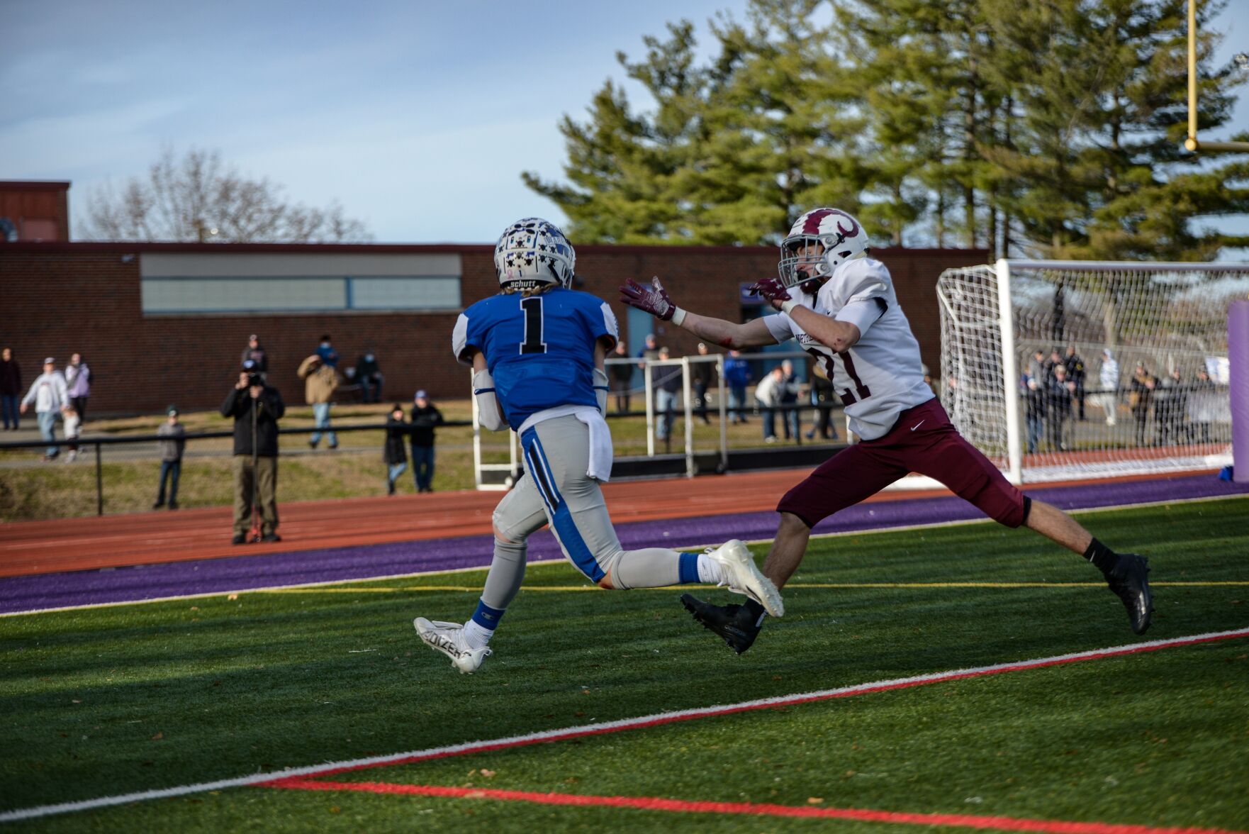 Owen Salvatore hauls in a pass